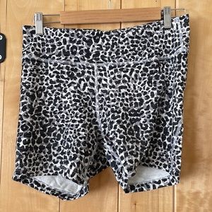OUTDOOR VOICES / Flex Short 5" / Snow Leopard / Size L